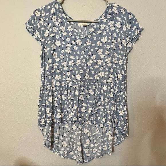 SOLD! NEW! Sim & Sam Dusty Blue Floral V-Neck Capped Sleeve Peplum Top M - Picture 13 of 15
